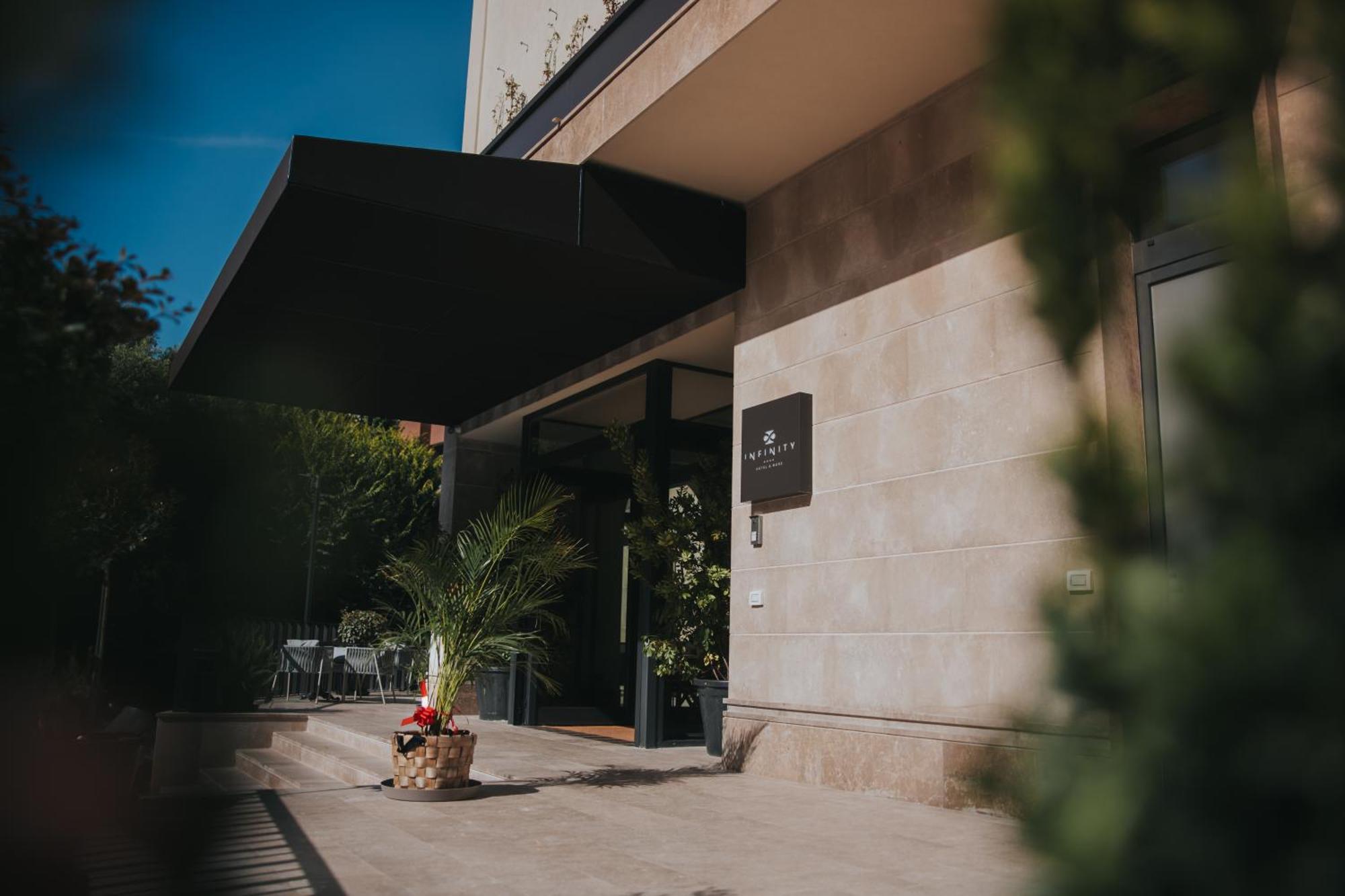 Infinity Hotel & More Будва Екстериор снимка